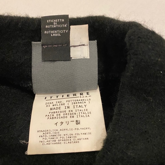 SOLD on Ⓜ️ - VERSACE Short Sleeved Soft & Furry Turtleneck - Picture 7 of 8